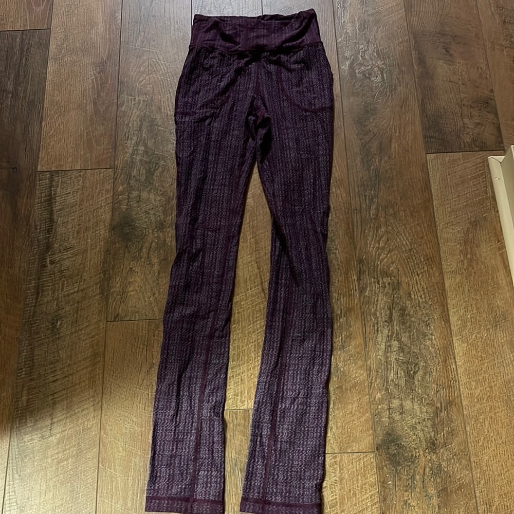 Lululemon groove legging. Size 6!